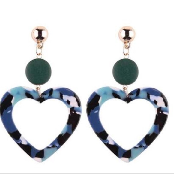 Jewelry - 🔥🔥 NWOT Acrylic Heart Shaped Earrings
